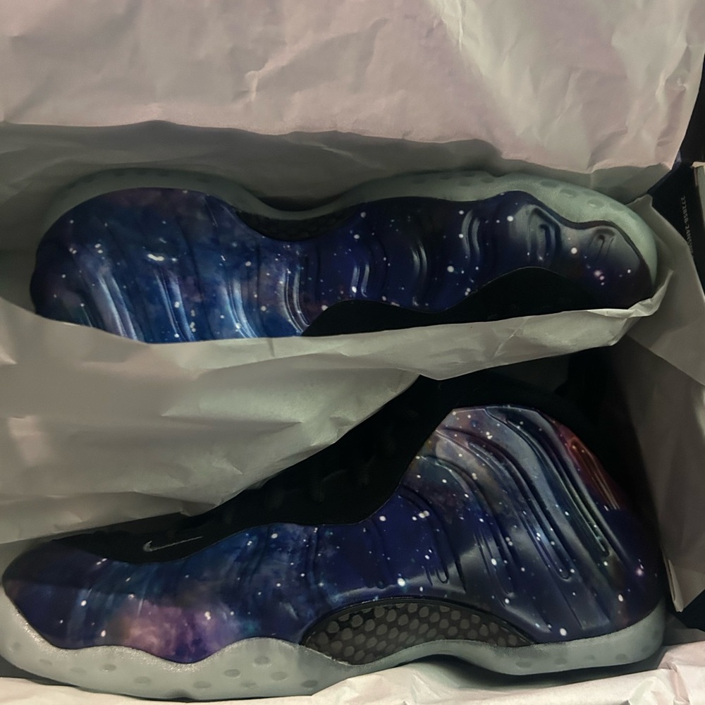 Nike galaxy foamposit